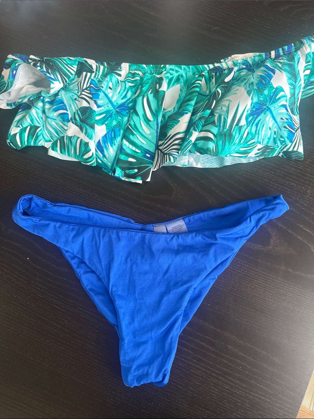 Beach Bunny scrunch bottom L and no boundaries off shoulder Bikini Top M